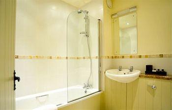 Отель Coach & Horses Буртон-он-те-Уотер Экстерьер фото